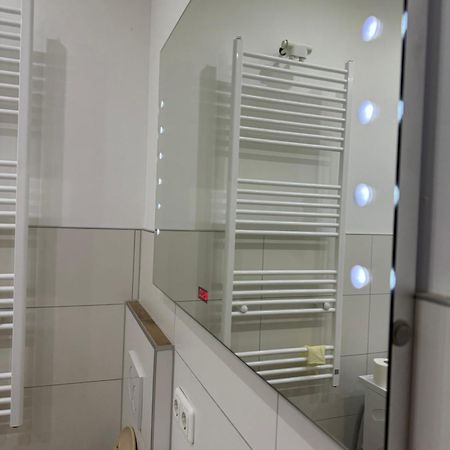 Luxurioese Wohnung Mit Eigenem Garten 奥格斯堡 外观 照片